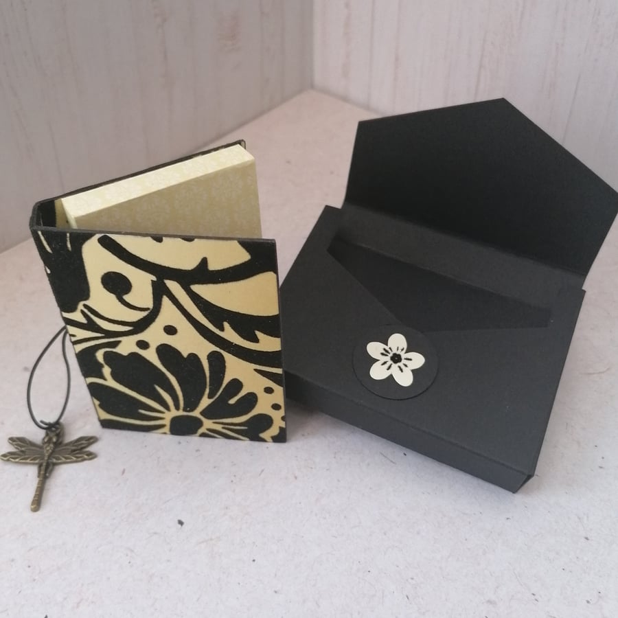 Sticky note Notebook-Cream and Black Dragonfly