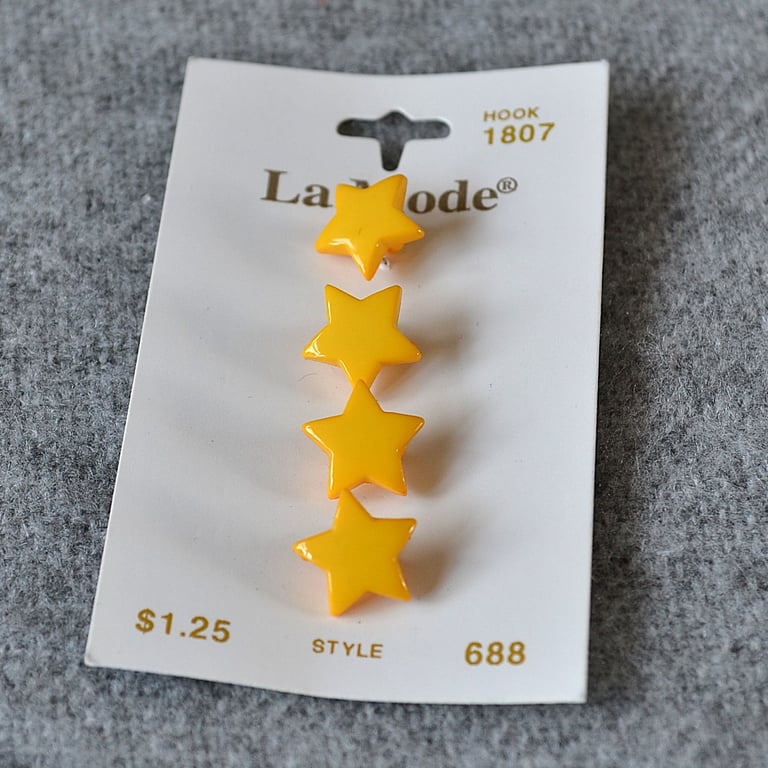 DESTASH: 4 Vintage La Mode Yellow Plastic Star Shank Buttons on Original Card 