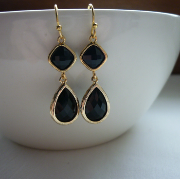 BLACK AND GOLD ELEGANT DROP EARRINGS.