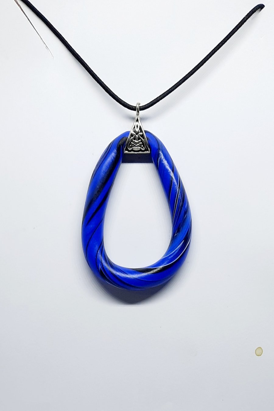 Modern twist pendant necklace 