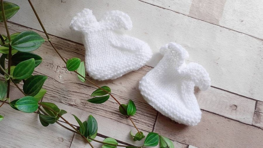 Hand knit baby booties,unisex baby wear.