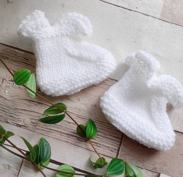 Hand knit baby booties,unisex baby wear.