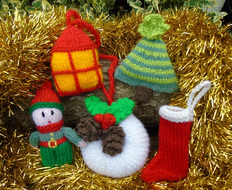 Set of 5 Christmas tree decorations - hand knitted