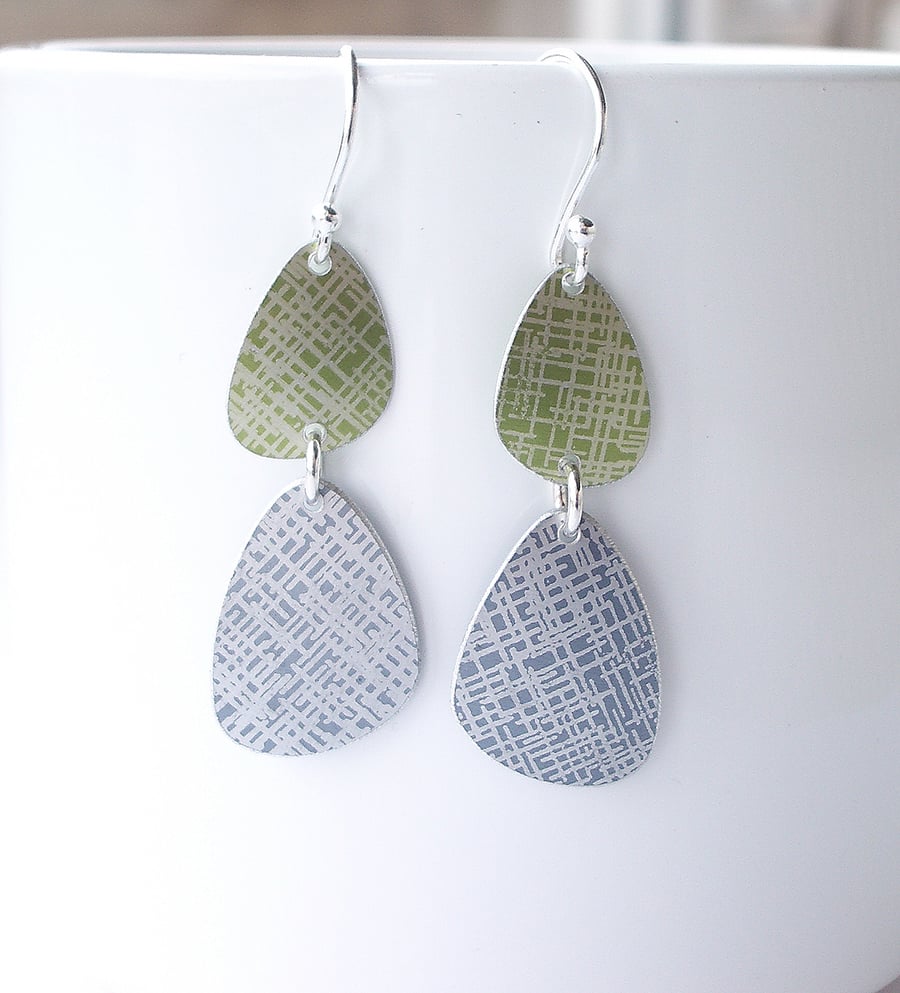 Pebble shaped mid century style green drop earrings