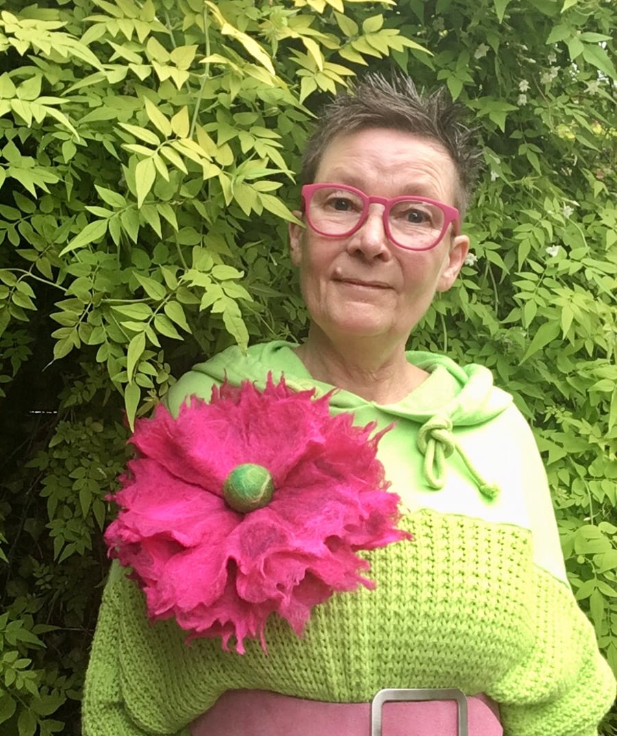 Pink and green brooch new arrivals