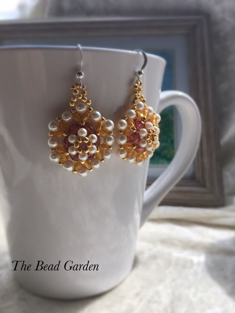 Pearly flower earrings 