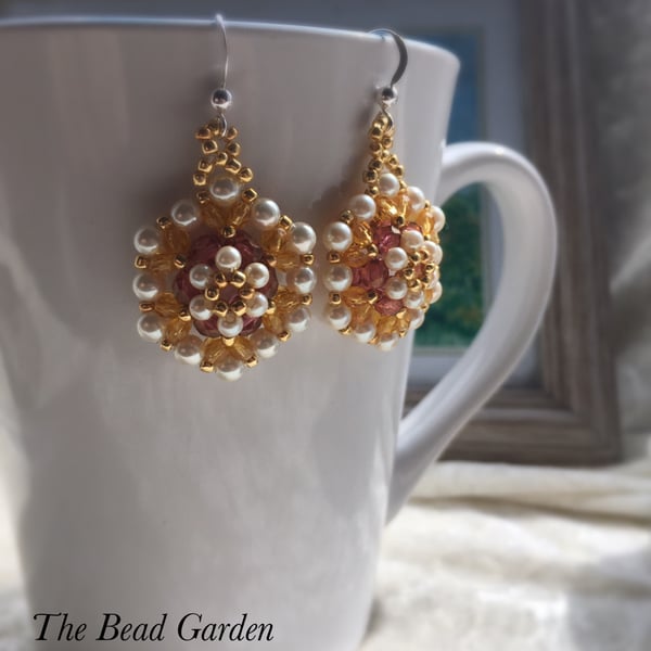 Pearly flower earrings 