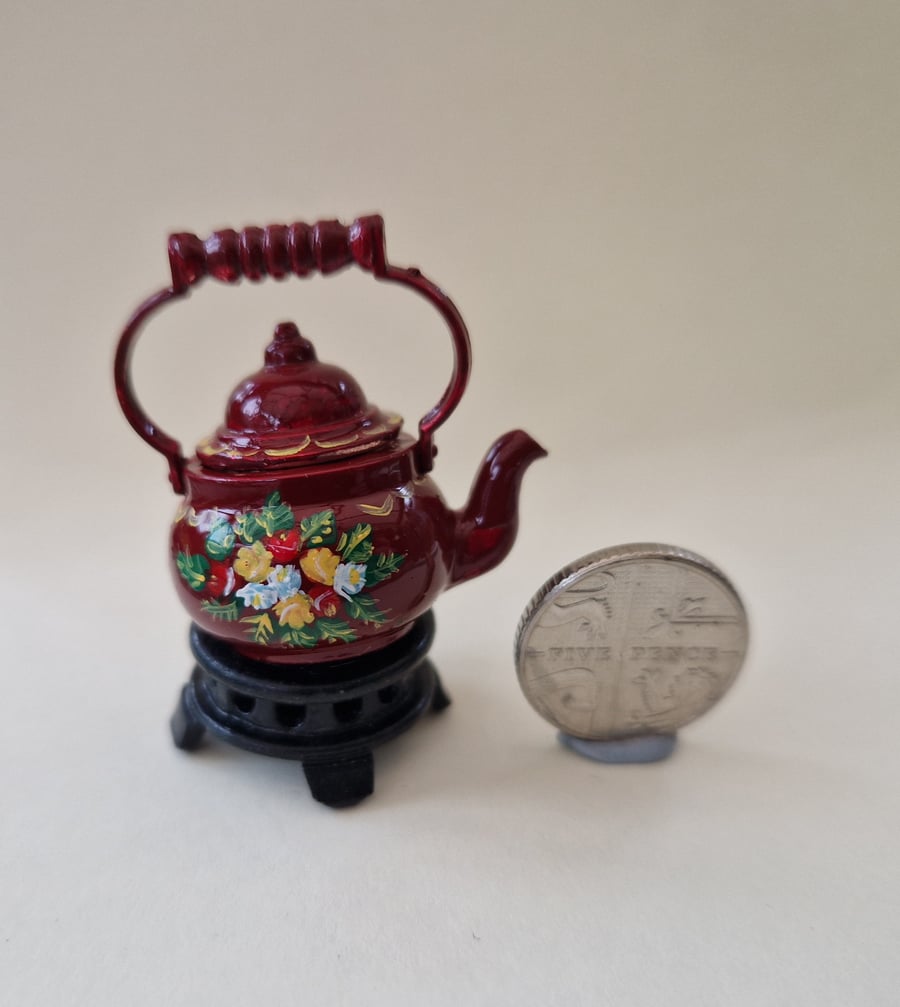 12th Scale Kettle on Trivet