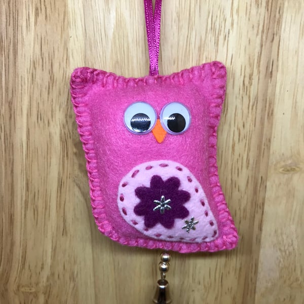 Felt Pink Owl. (495)