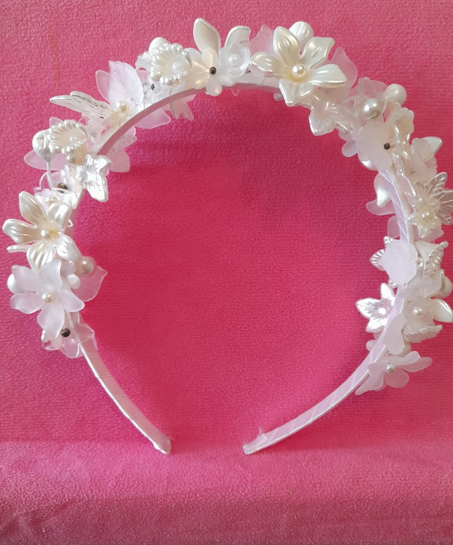 Gorgeous Mother of pearl flowers headband 