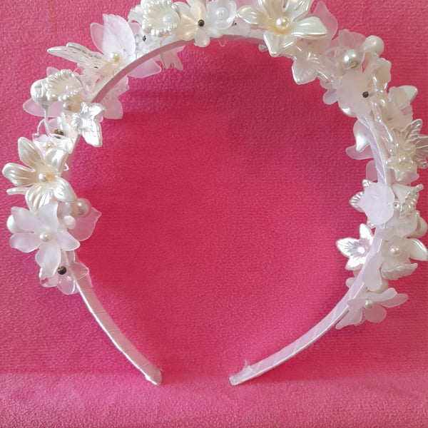 Gorgeous Mother of pearl flowers headband 