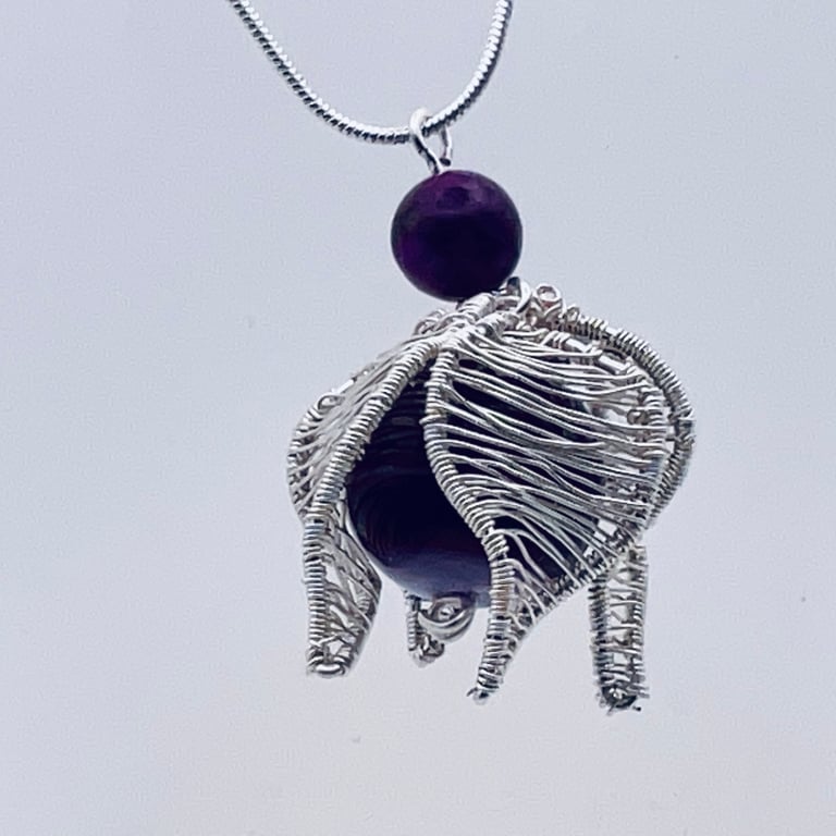 Fashionable fuchsia agate bead and silver plated pendant