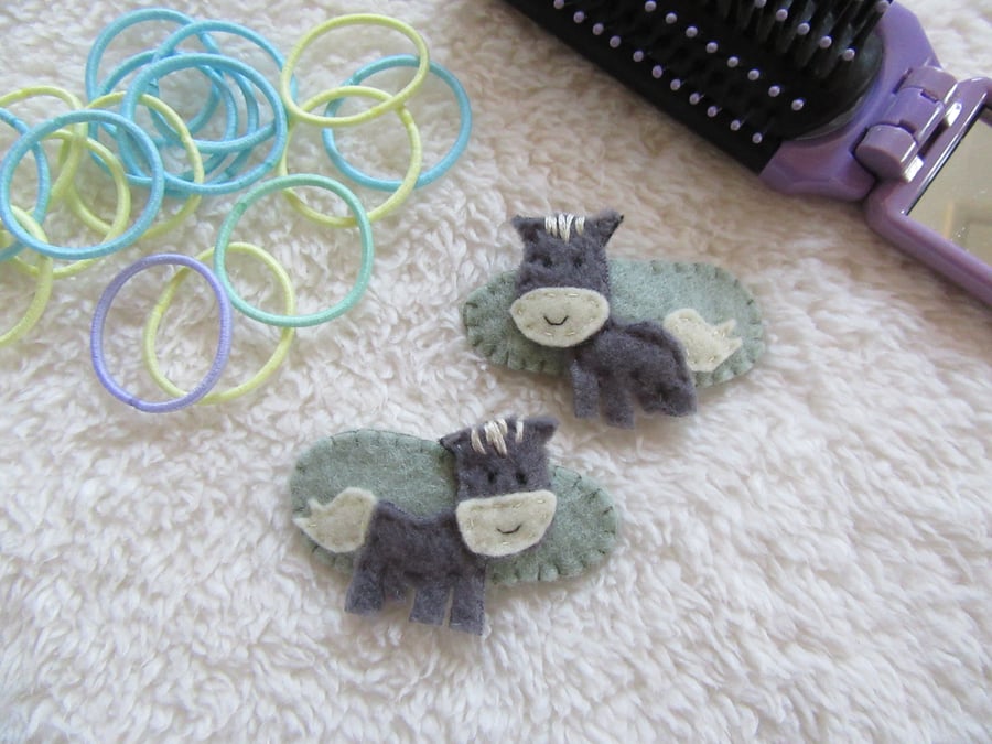 Donkey hair clips 