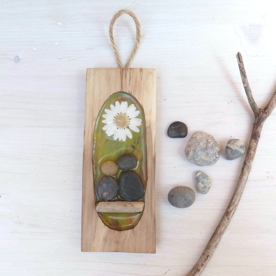 Couple Pebble Art & Pressed Daisy Flower In Resin On Natural Wood