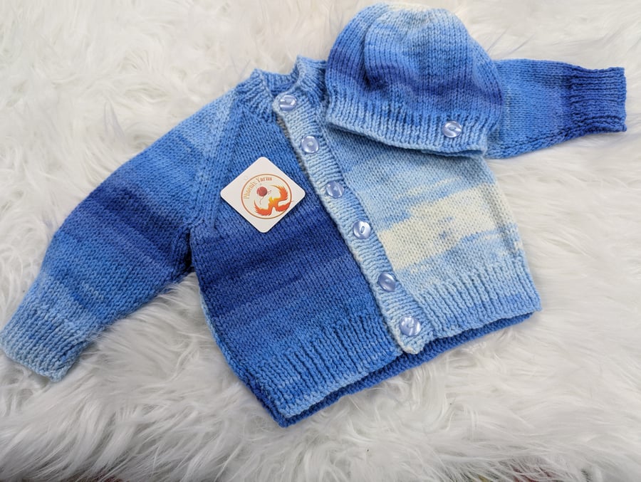 Random blue and white cardigan and hat aet