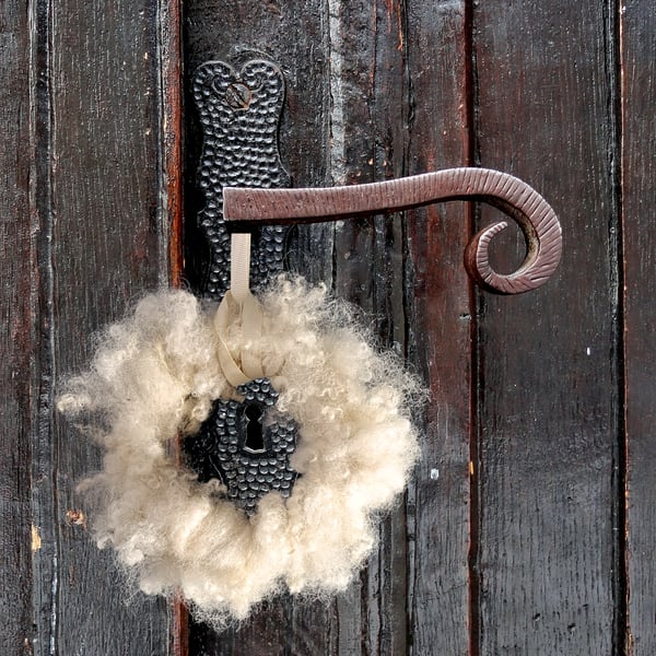 Pure wool Christmas wreaths white 20cm - sustainable Christmas decor