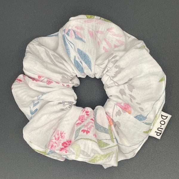 SCRUNCHIE - White, Blue and Pink Floral