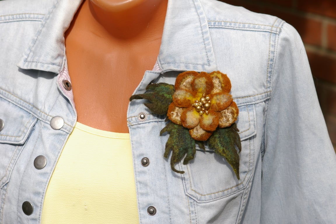 Handmade Felt Wool Flower Brooch – Elegant Statement Piece
