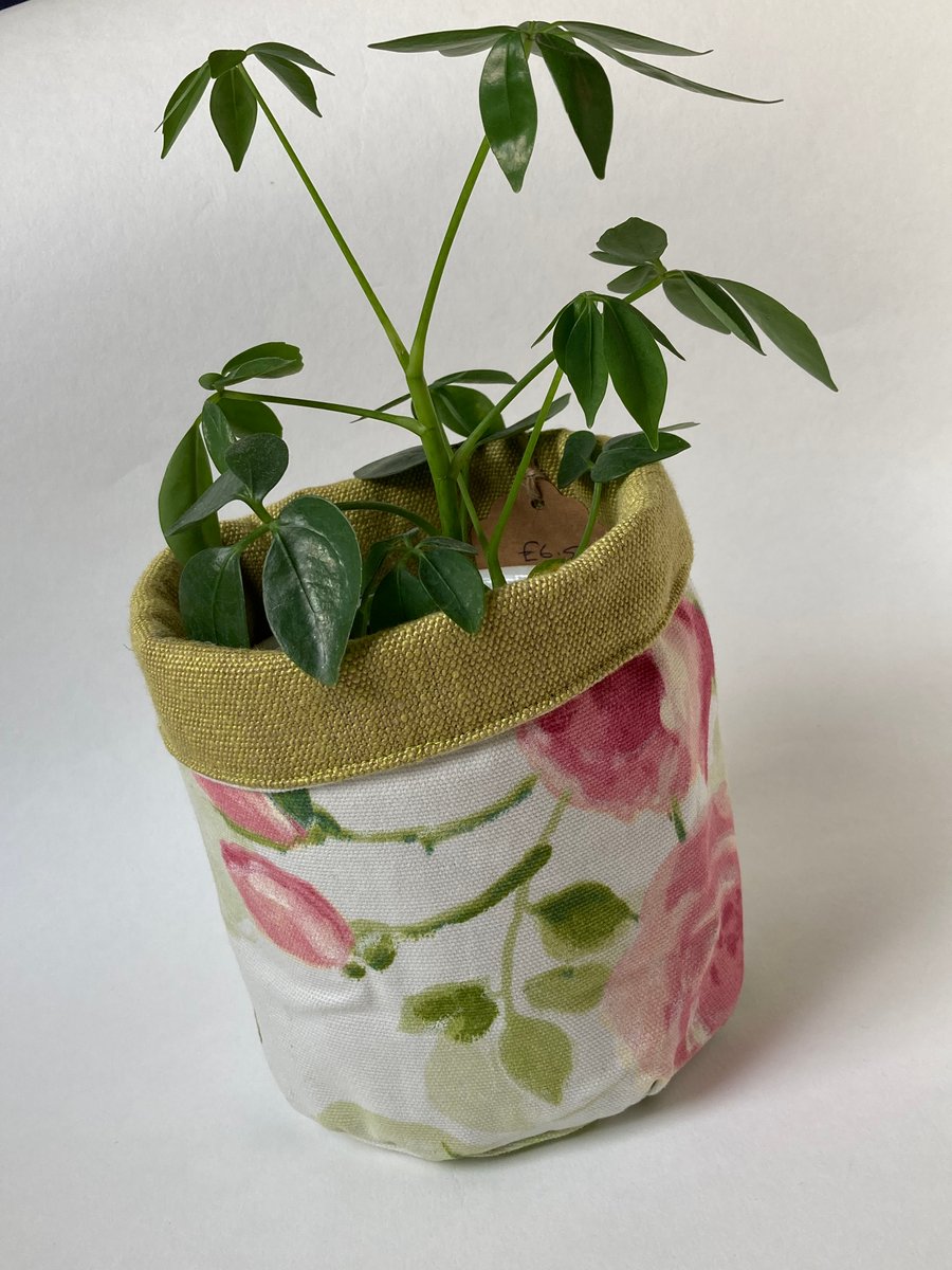 Medium fabric basket: plant pot, cosmetics etc Pink and green roses.