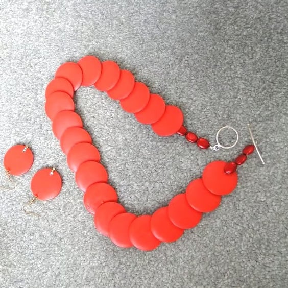 Necklace and earrings of bright red disks  Fun  Daytime Light weight