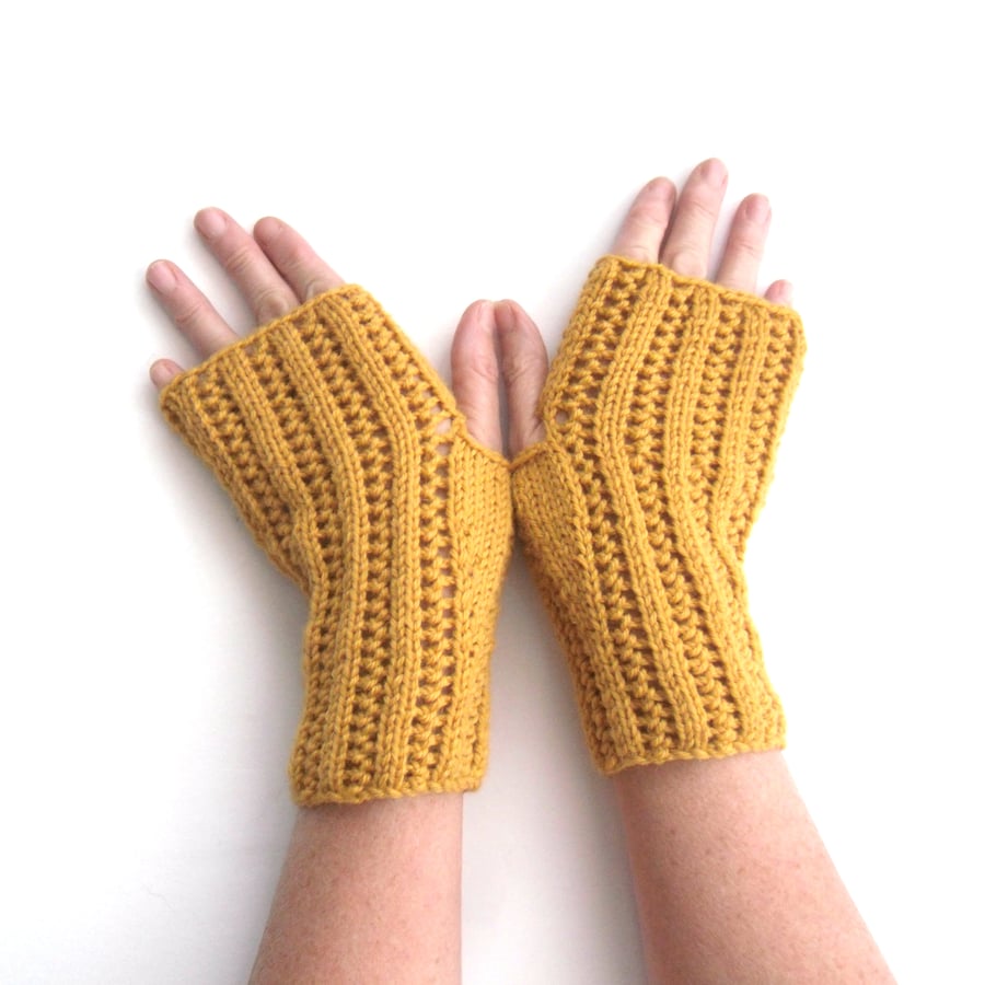 Fingerless gloves in Alpaca & Wool