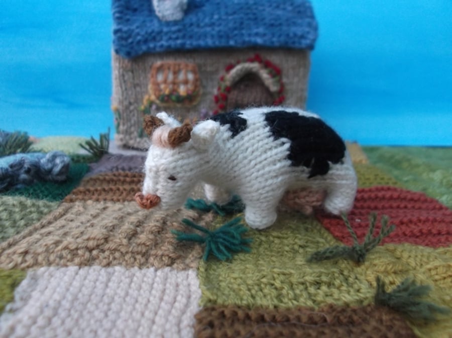 Knitted cow