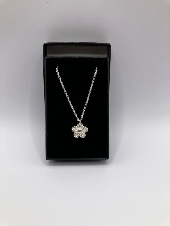 Fine Silver Daisy Pendant on 16 inch Chain