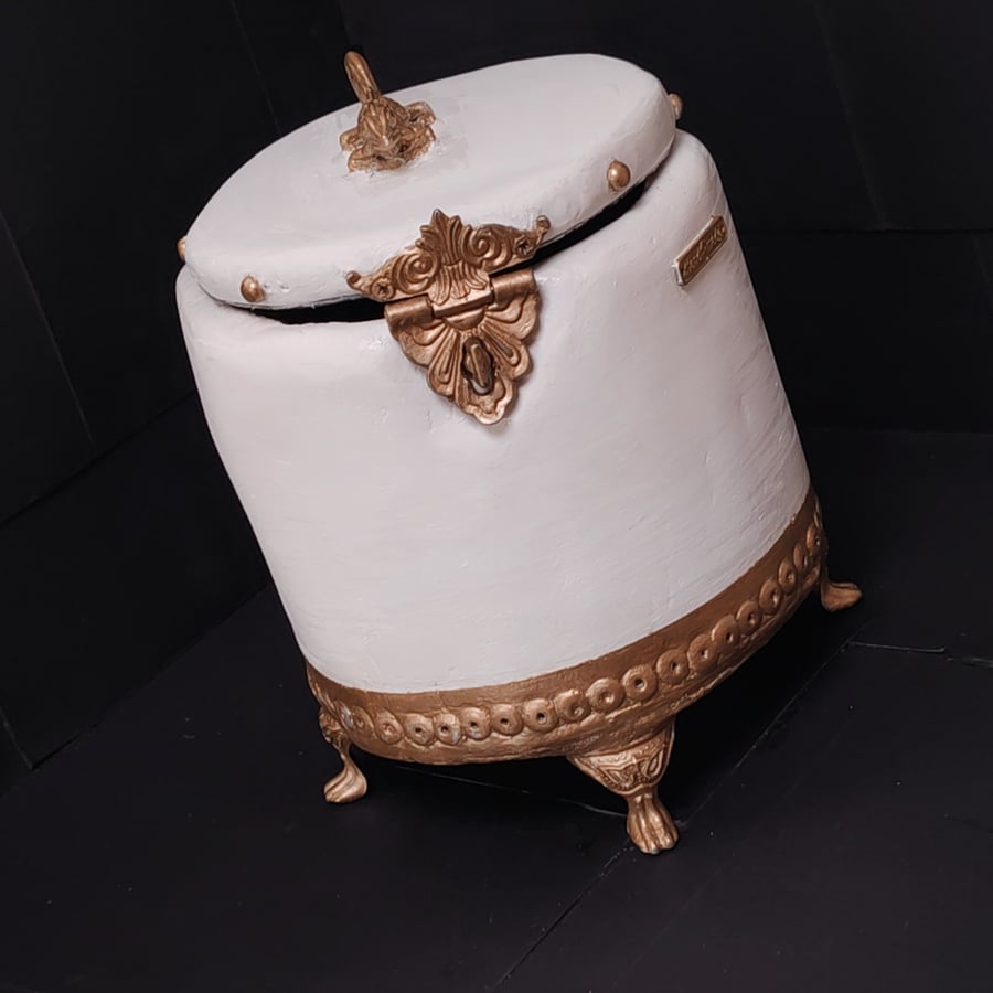 White & Gold Wooden Artefact – Limited Edition – MMG