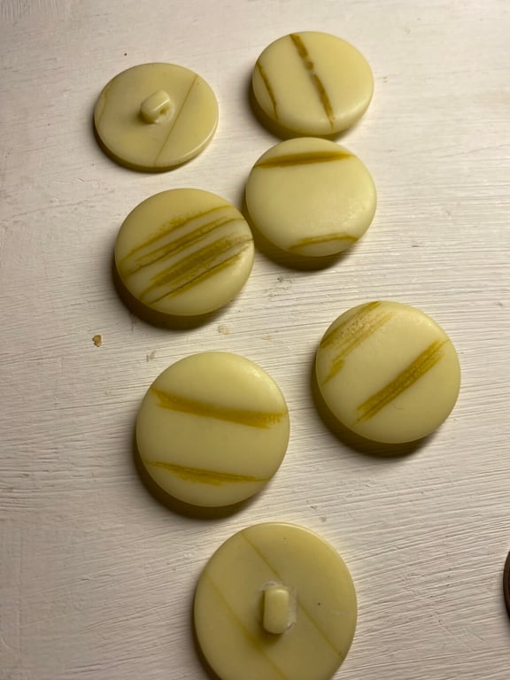 Set of 7, 3cm vintage flat button neutral colours