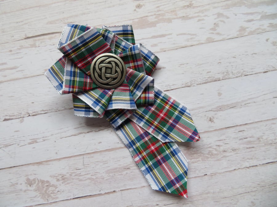 Dress Stewart White Tartan Ruffle Rosette Mini Brooch Pin 