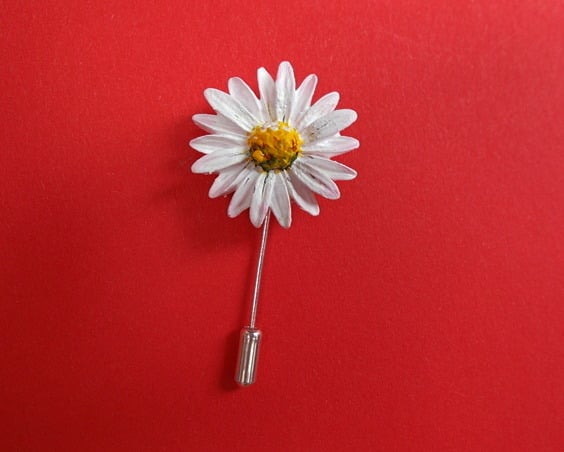 WHITE DAISY PIN Marguerite Daisy Brooch White Wedding Daisy Lapel HAND PAINTED