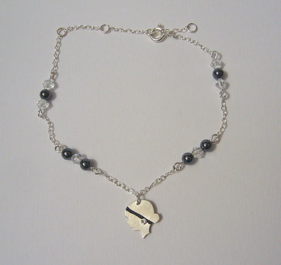 Lady with earring bracelet