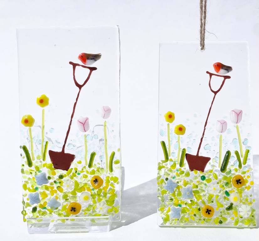 Fused Glass Robin On A Garden Spade spring Flowers Suncatcher Window Hanging