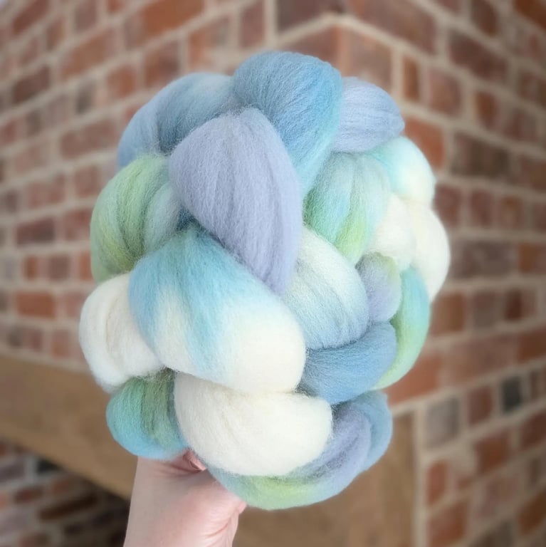 Hand Dyed Targhee Top 99g Spinning Fibre - Calm