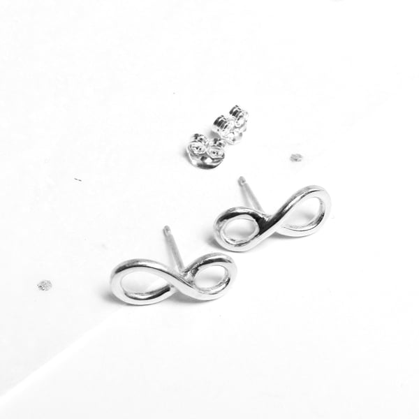 Wire infinity stud earrings