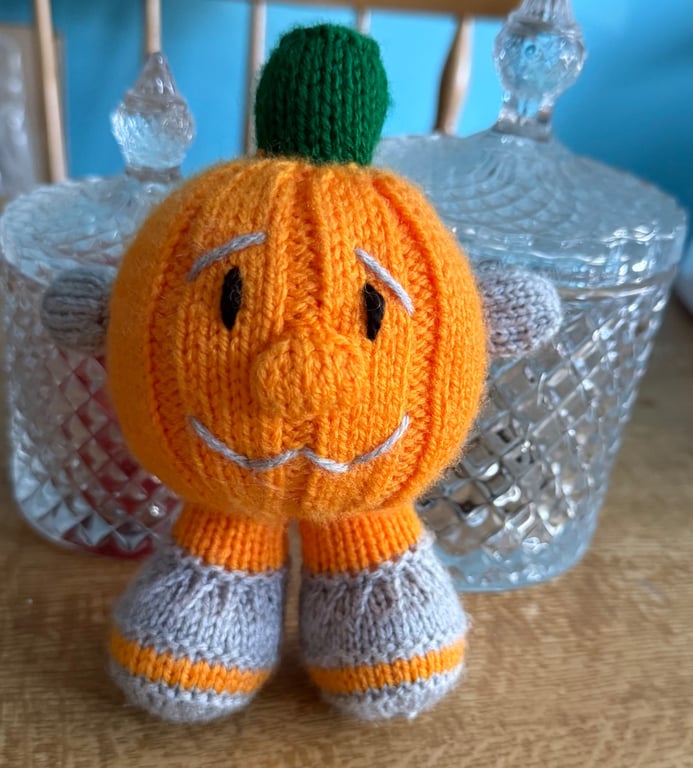 Seasonal knitted pumpkin 