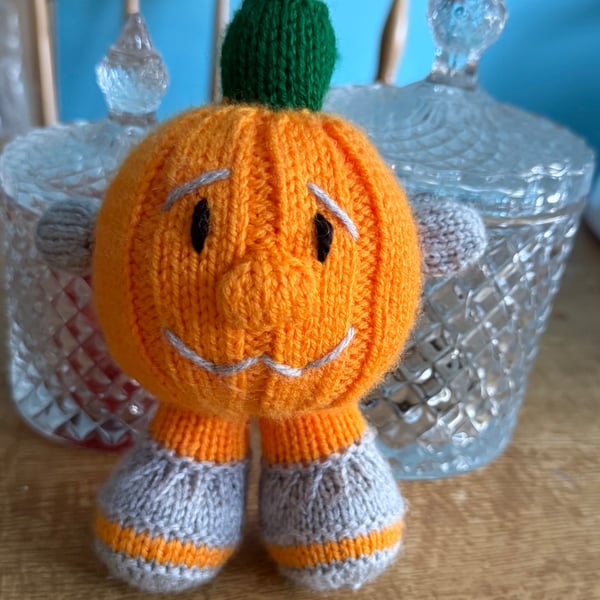 Seasonal knitted pumpkin 