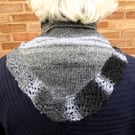 Triangular neck warmer