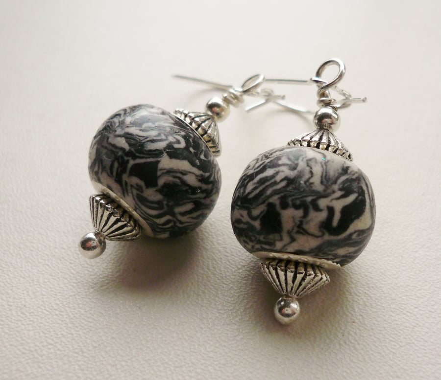 Black and White Marbled Earrings   KCJ806