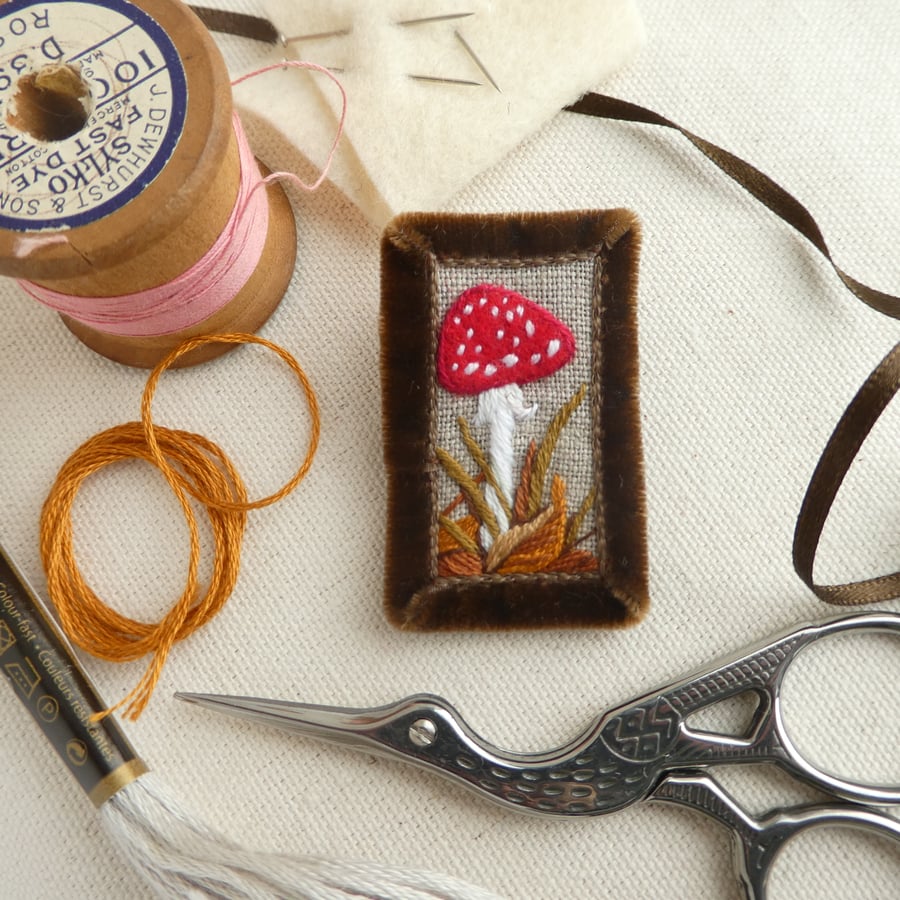 Toadstool brooch - hand sewn textile 