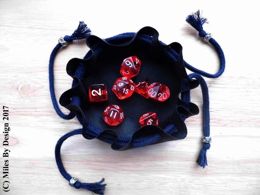 Small Gaming Dice Pouch with Dice Included - Bag