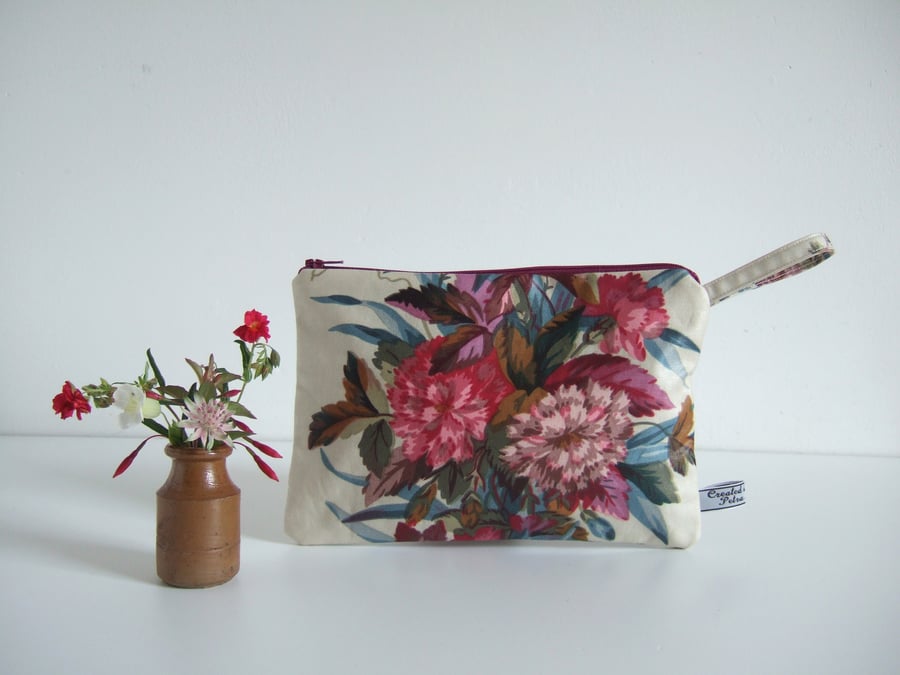 Large purse or cosmetics bag in vintage 1980’s floral chintz.