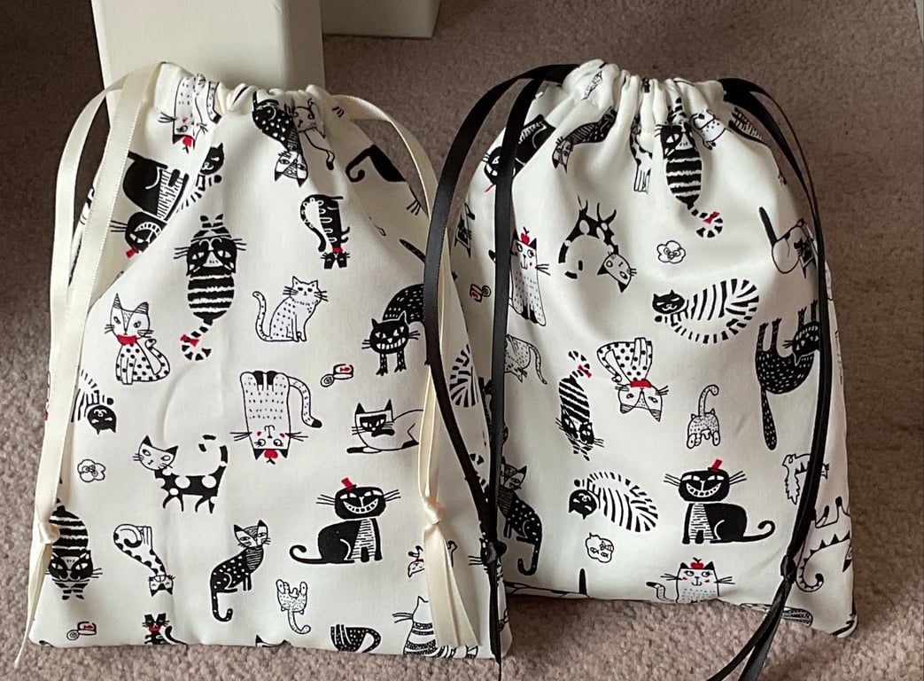 Cat themed drawstring bag