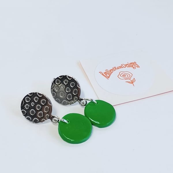 Small round emerald green dangle earrings
