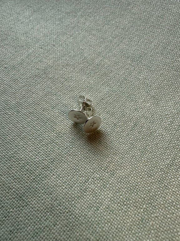 Simple sterling silver circle and star stud earrings