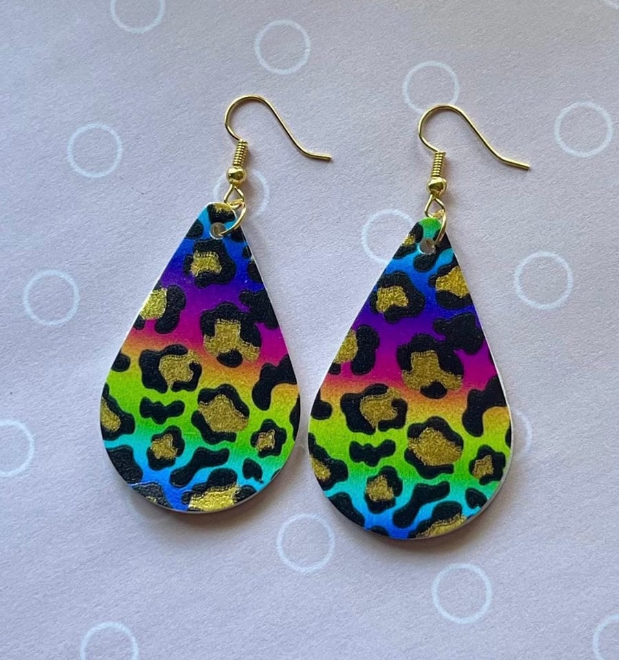 Faux leather earrings. Bright teardrop imitation leather earrings. 