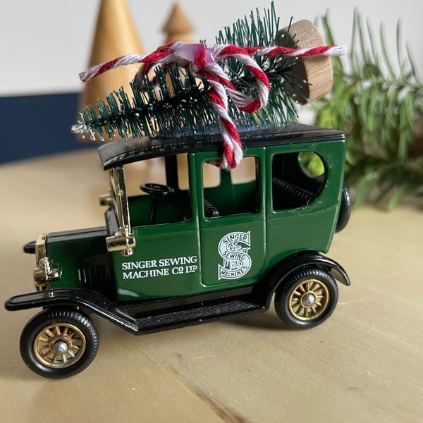 Christmas decoration Die cast vehicle Singer van 