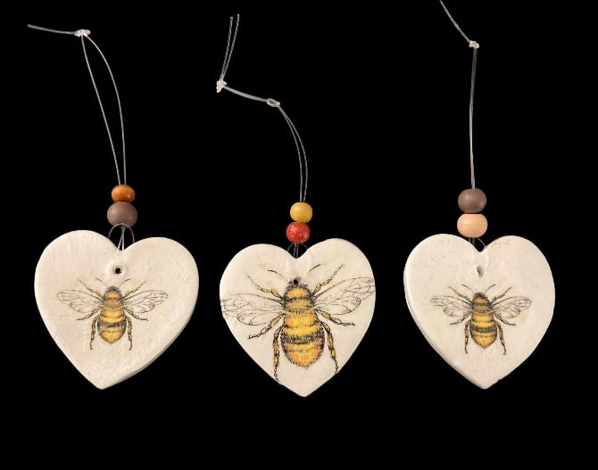 Bee hanging hearts