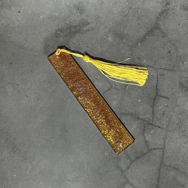 Resin Bookmark Page Marker in Gold - Velvet Chapters