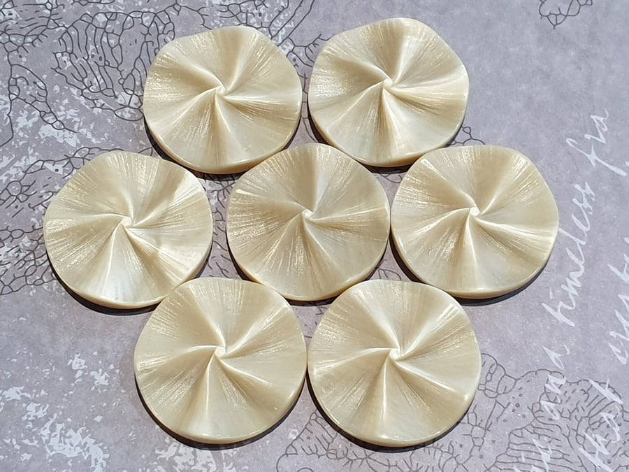 32mm Vintage Swirl Buttons pre 1960's ( 1 and 1 4")